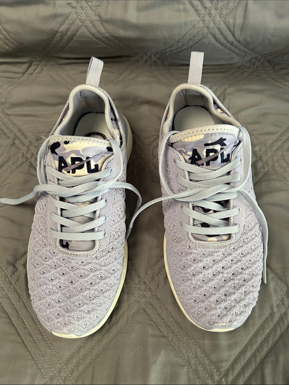 APL, ATHLETIC PROPULSION LABS Techloom Phantom Sneakers Size 5.5 Purple Camo